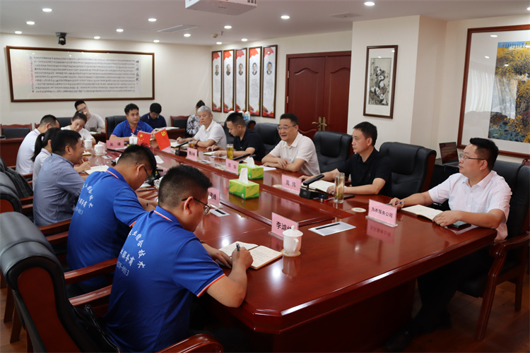 鄧華會(huì)見蒙牛集團(tuán)常溫營銷中心、成都天杰有機(jī)農(nóng)業(yè)發(fā)展有限公司相關(guān)負(fù)責(zé)人一行