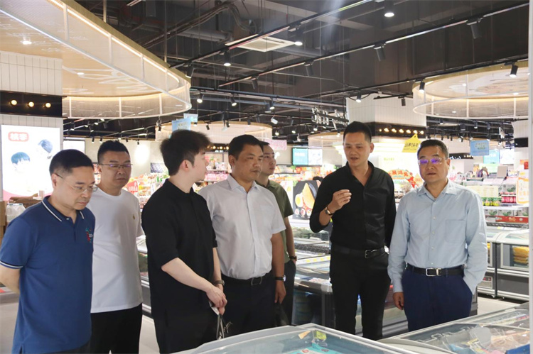 鄧華帶隊赴?？跂|嶺集團考察交流